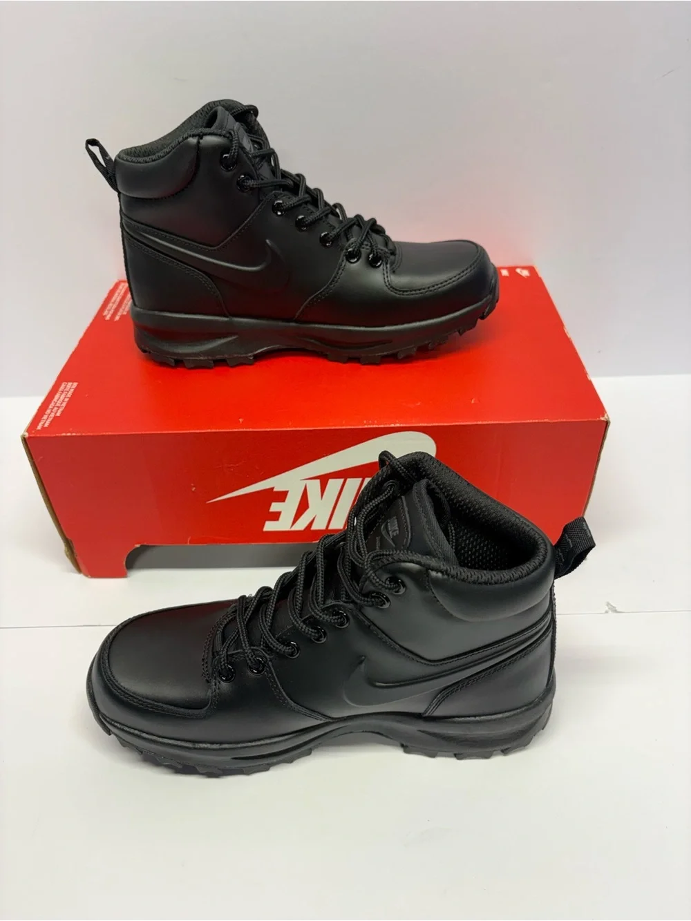 Nike boots black